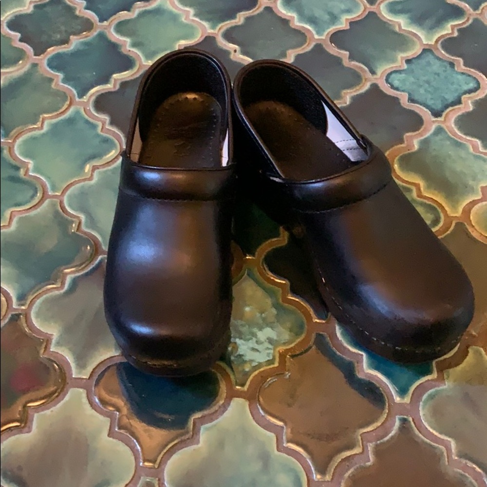 Dansko Professional Black Box 37 (6.5-7)